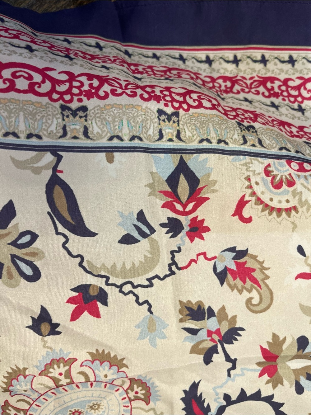 Vismaya 100% Silk Scarf 40x40”. NEW without tags. - Picture 2 of 3